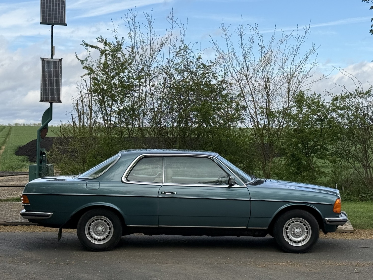 Used Mercedes-Benz 230 1985 for sale - 78183055: Photo 13