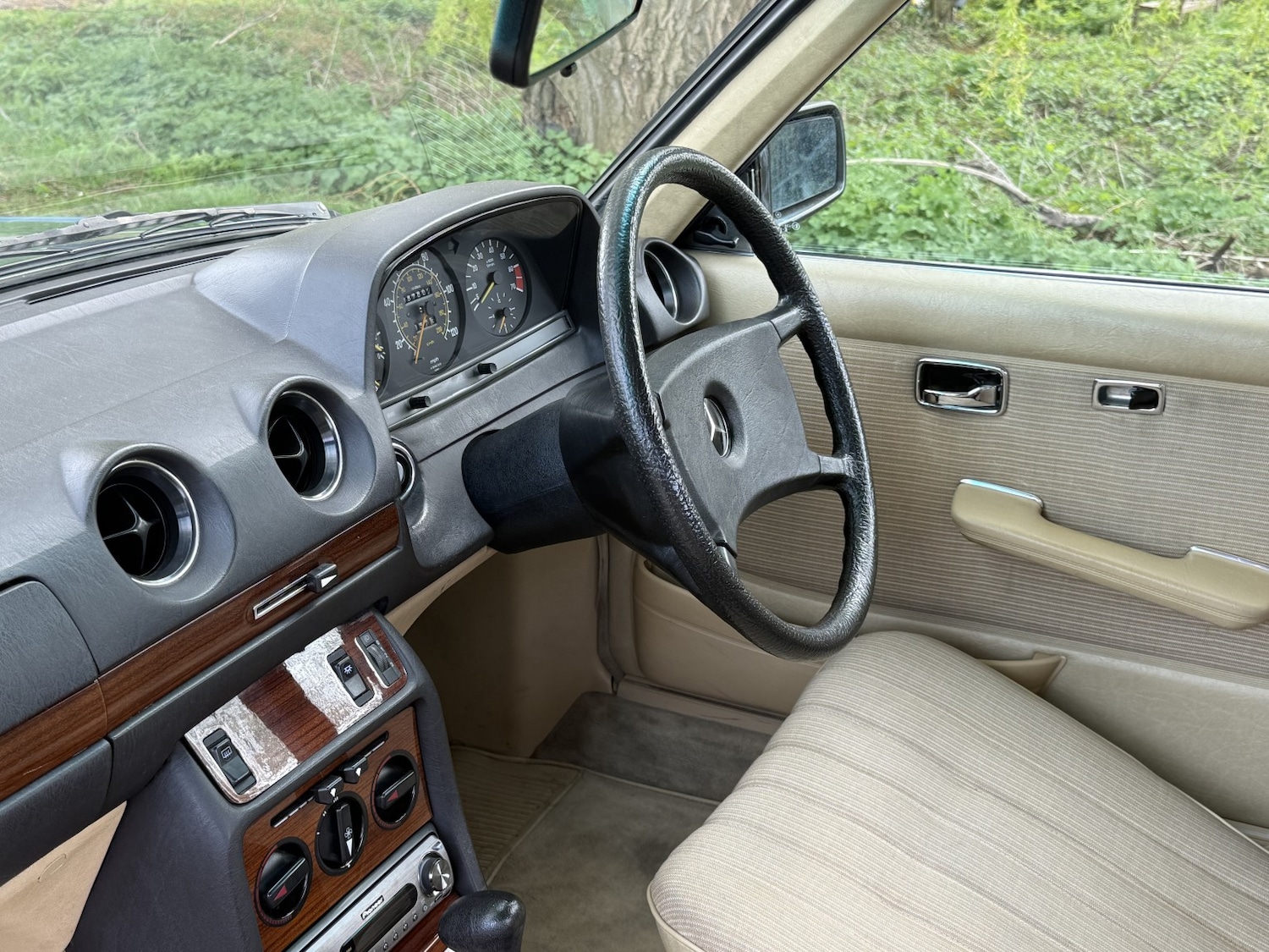 Used Mercedes-Benz 230 1985 for sale - 78183055: Photo 21