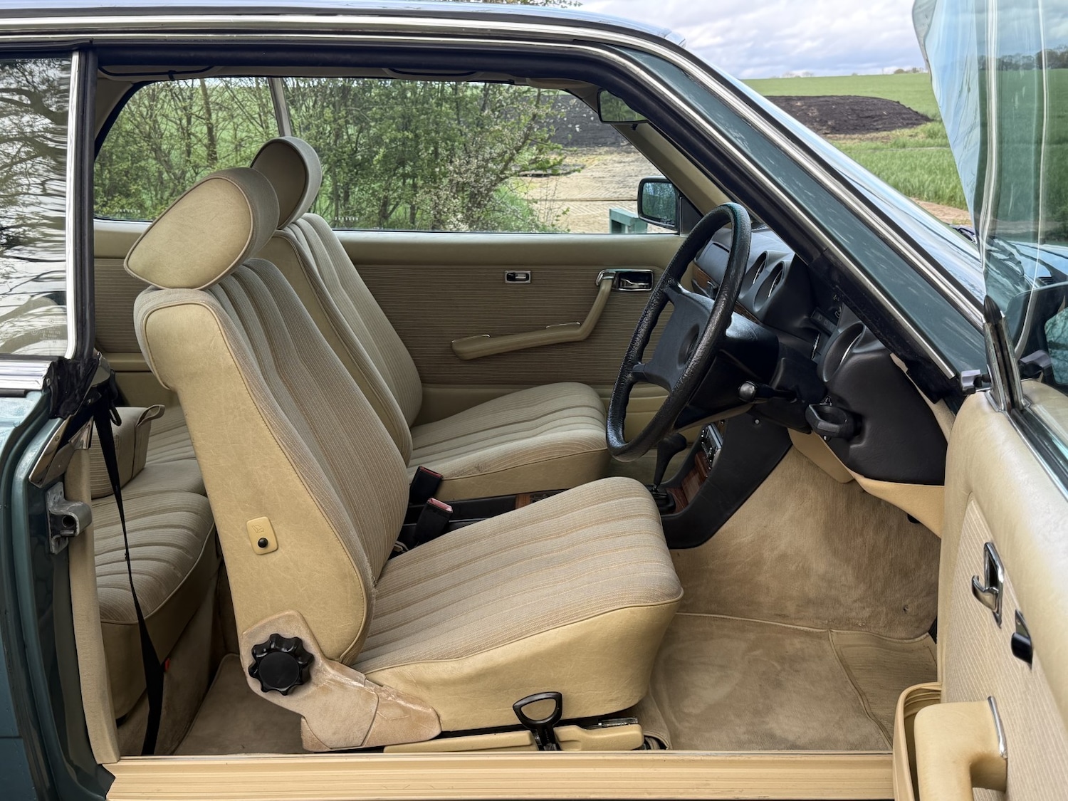 Used Mercedes-Benz 230 1985 for sale - 78183055: Photo 24