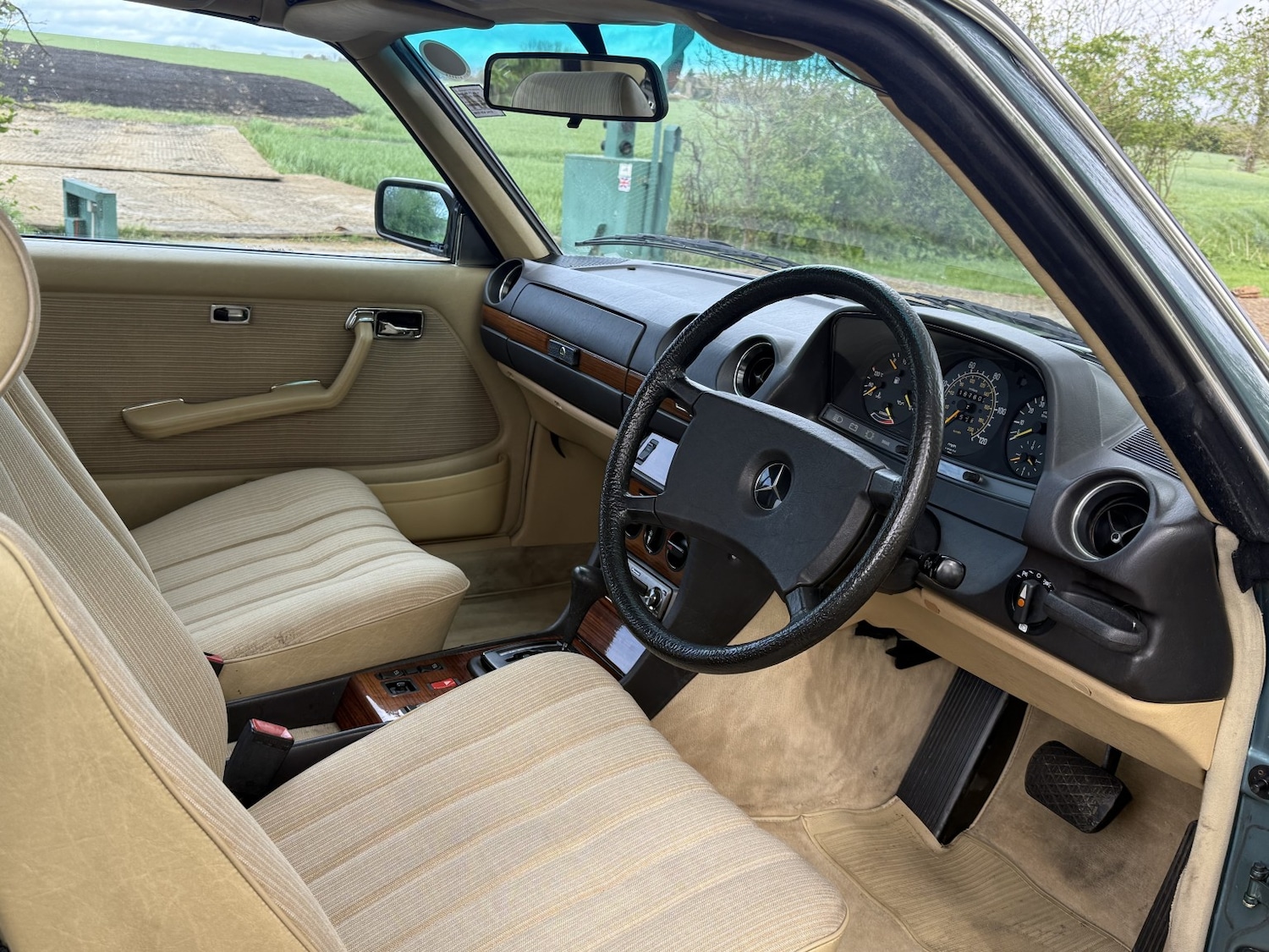 Used Mercedes-Benz 230 1985 for sale - 78183055: Photo 28