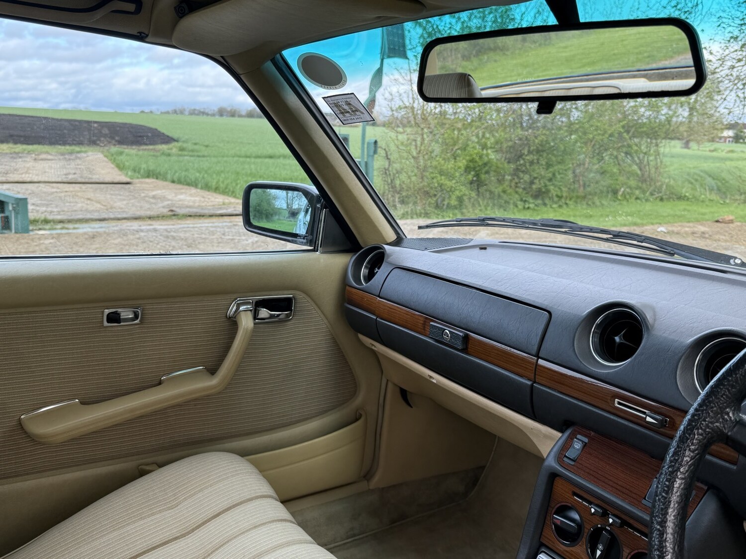 Used Mercedes-Benz 230 1985 for sale - 78183055: Photo 29