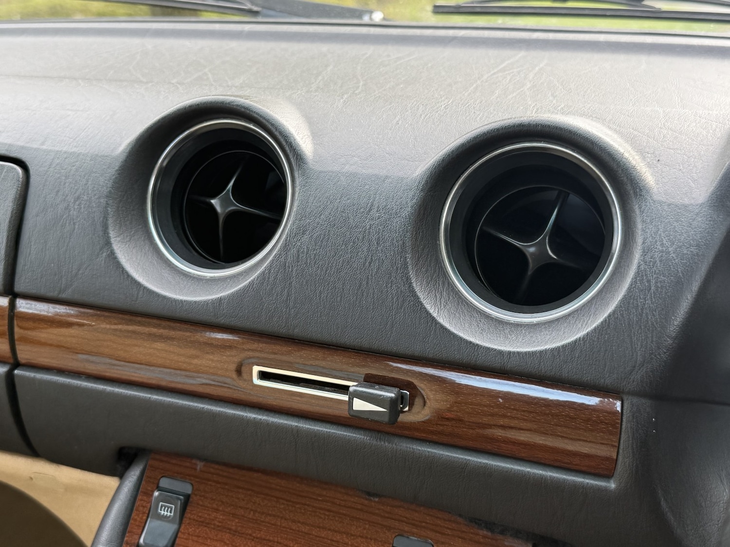 Used Mercedes-Benz 230 1985 for sale - 78183055: Photo 35