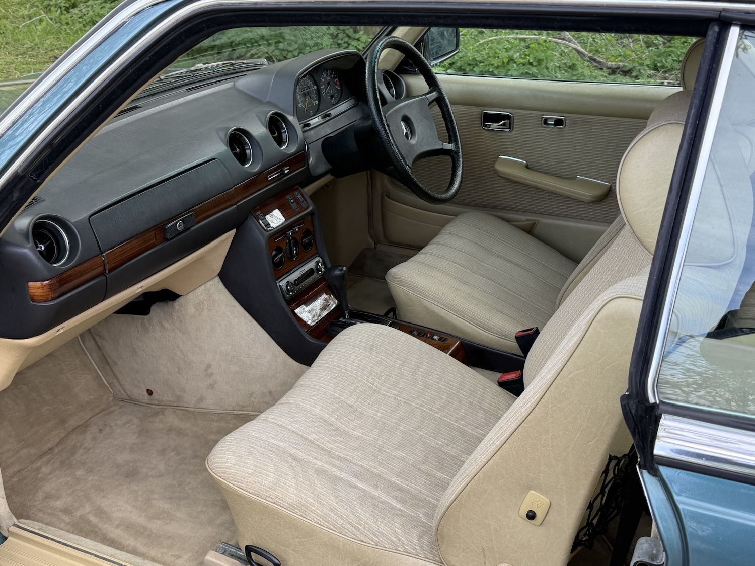 Used Mercedes-Benz 230 1985 for sale - 78183055: Photo 5