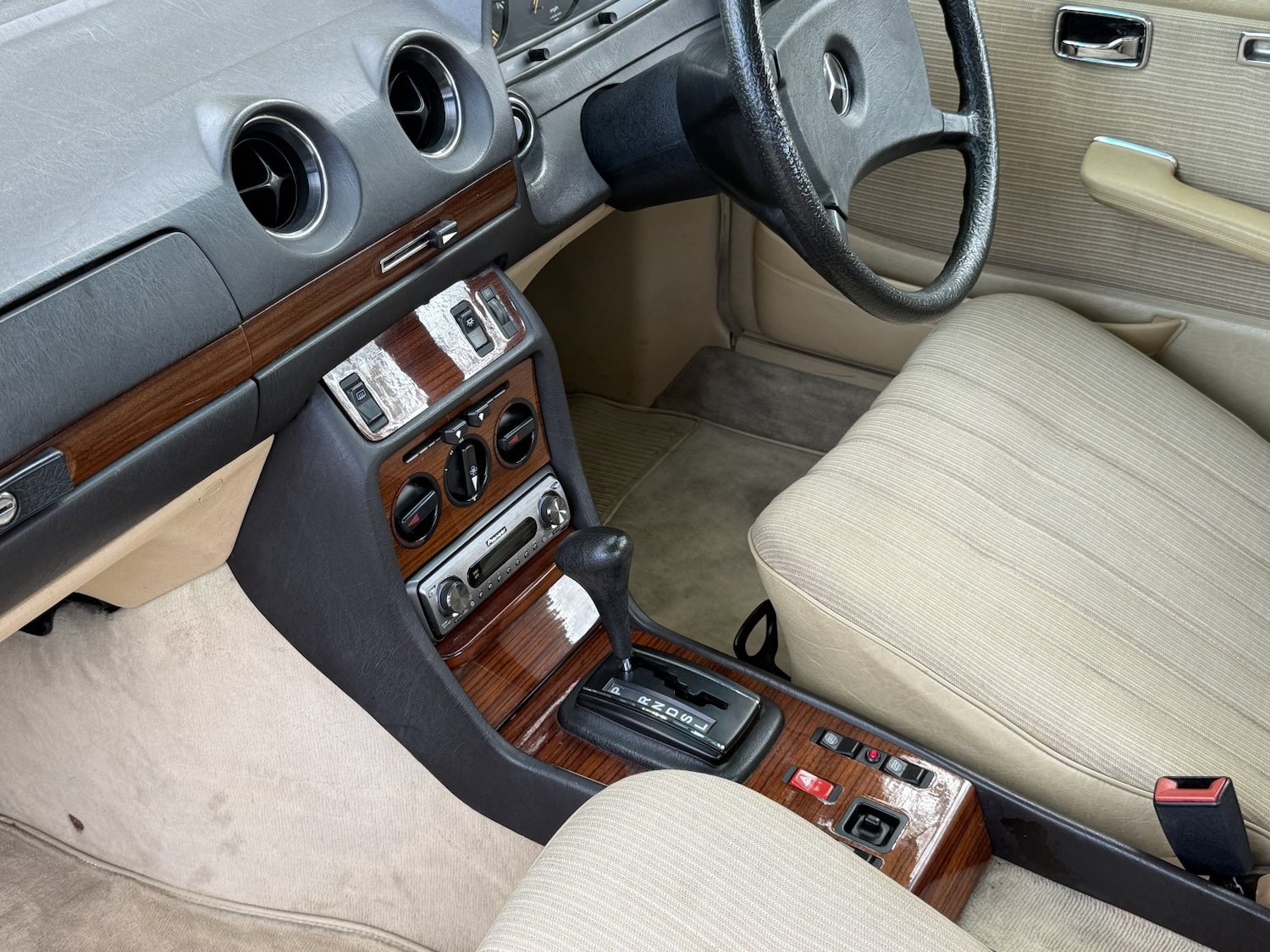 Used Mercedes-Benz 230 1985 for sale - 78183055: Photo 6