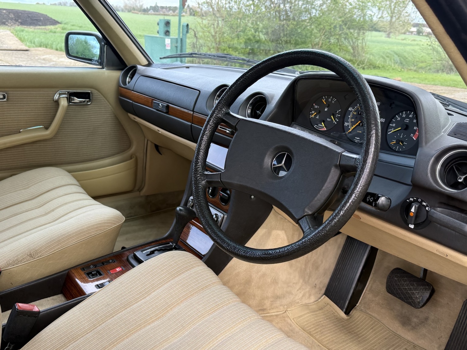 Used Mercedes-Benz 230 1985 for sale - 78183055: Photo 7