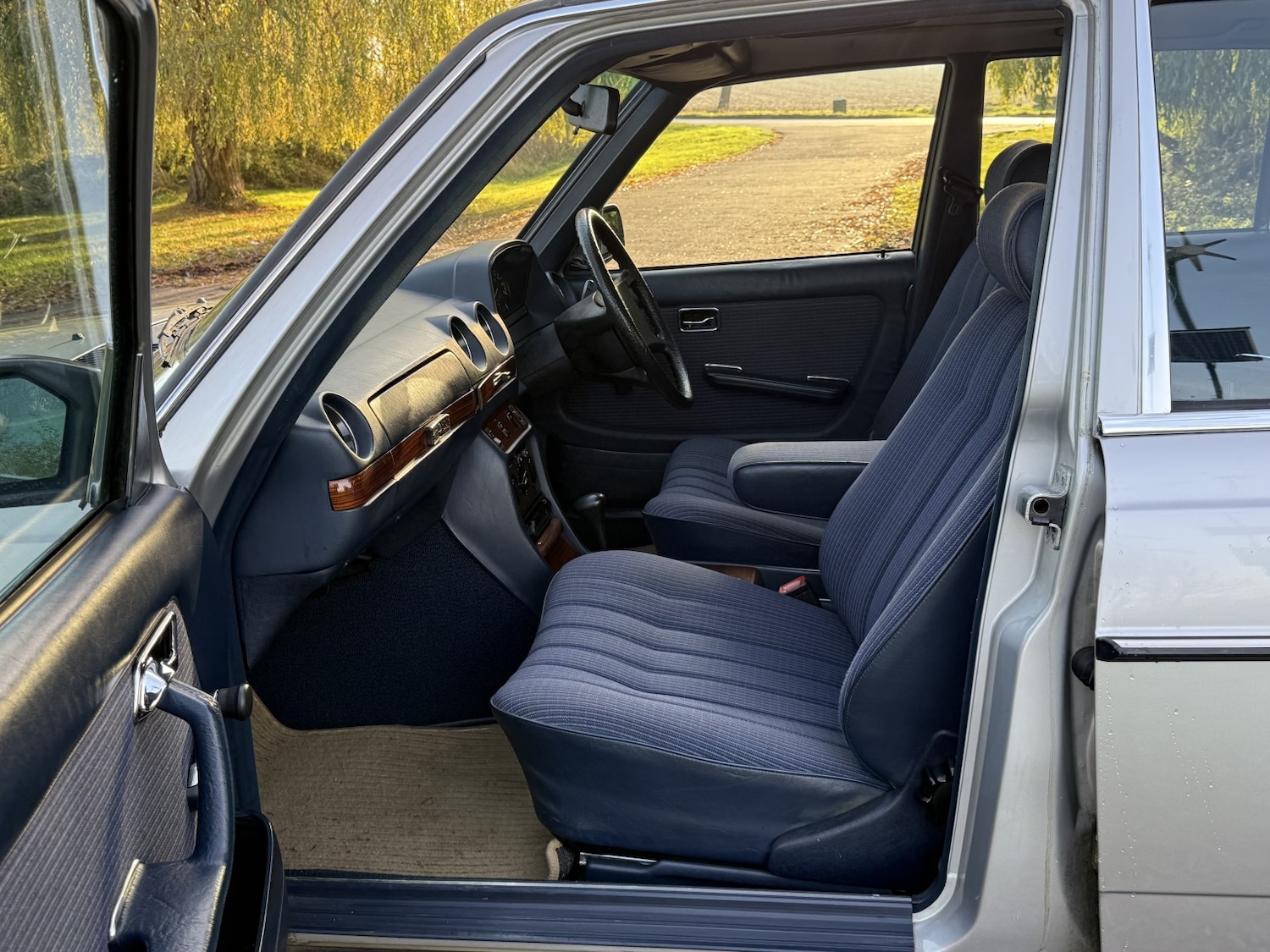 Used Mercedes-Benz 230 1985 for sale - 78004604: Photo 23