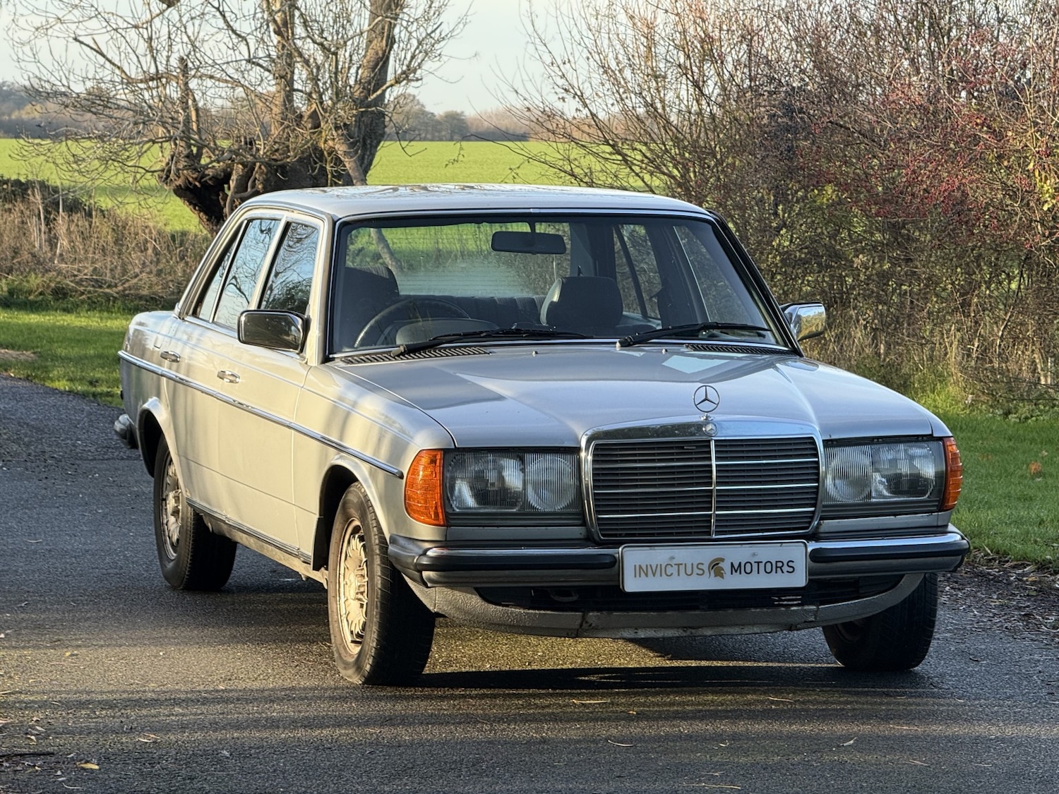Used Mercedes-Benz 230 1985 for sale - 78004604: Photo 3
