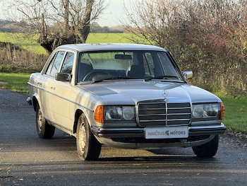 Used Mercedes-Benz 230 1985 for sale - 78004604: Photo