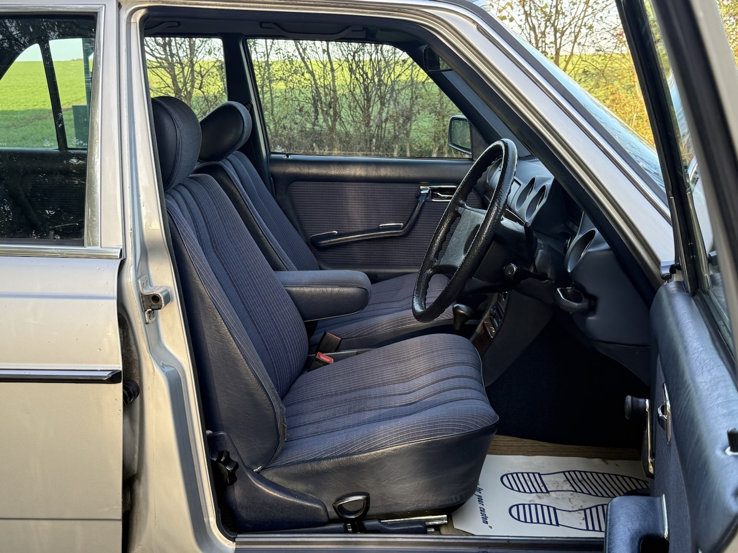 Used Mercedes-Benz 230 1985 for sale - 78004604: Photo 43