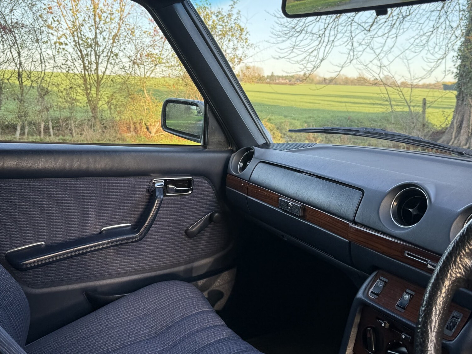 Used Mercedes-Benz 230 1985 for sale - 78004604: Photo 46