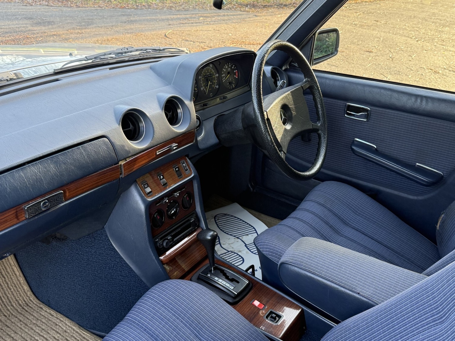 Used Mercedes-Benz 230 1985 for sale - 78004604: Photo 5