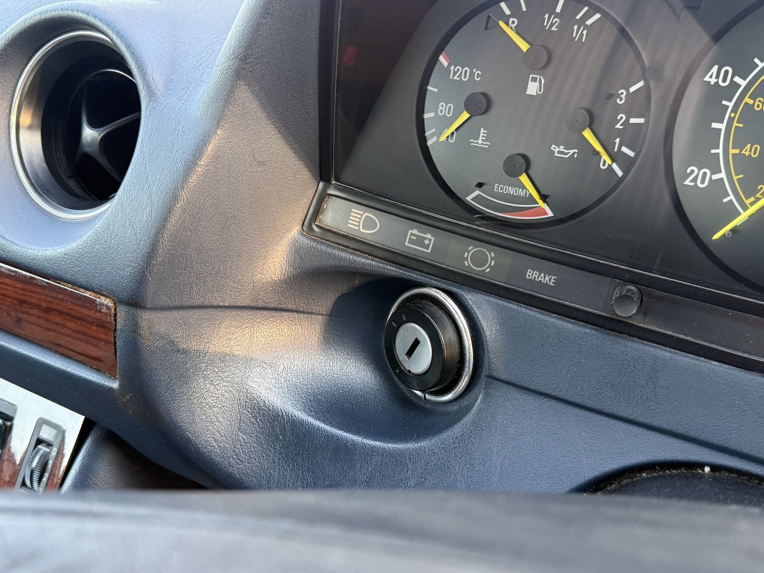 Used Mercedes-Benz 230 1985 for sale - 78004604: Photo 57