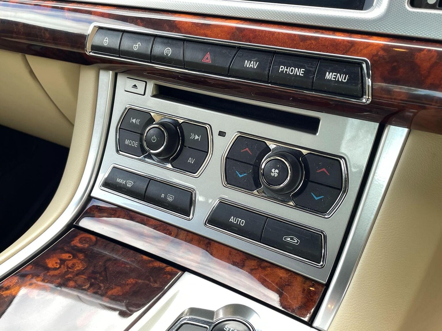 Used Jaguar XF 2013 for sale - 76716211: Photo 28