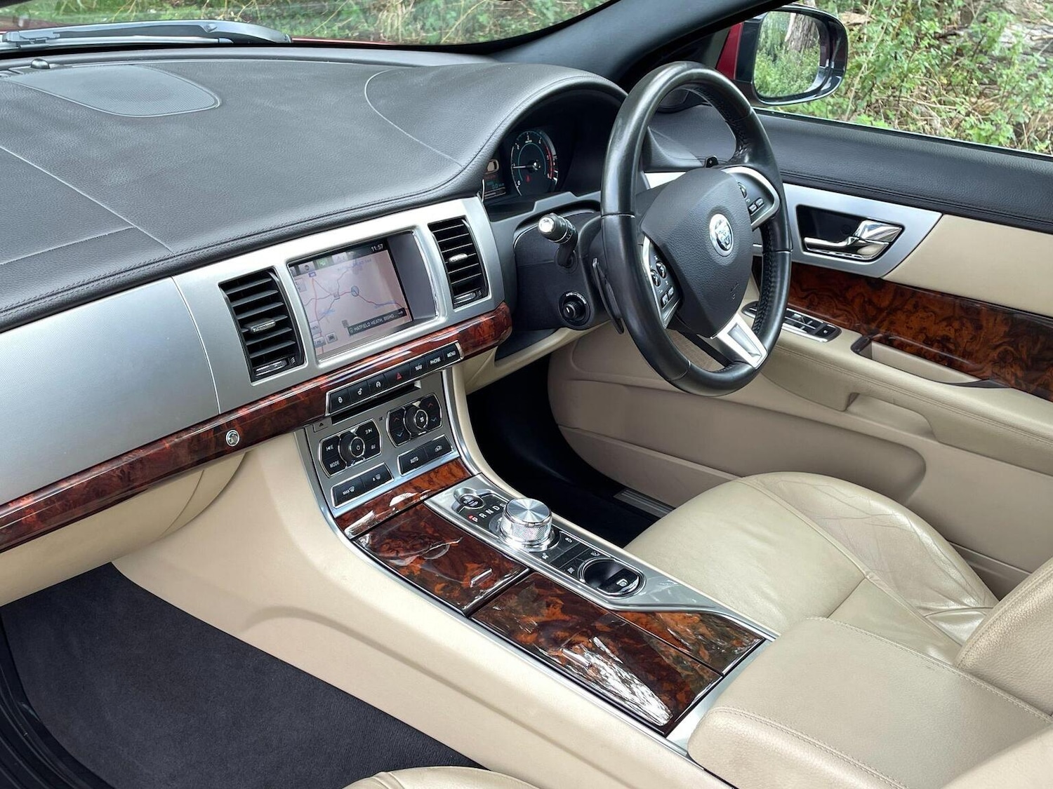 Used Jaguar XF 2013 for sale - 76716211: Photo 3