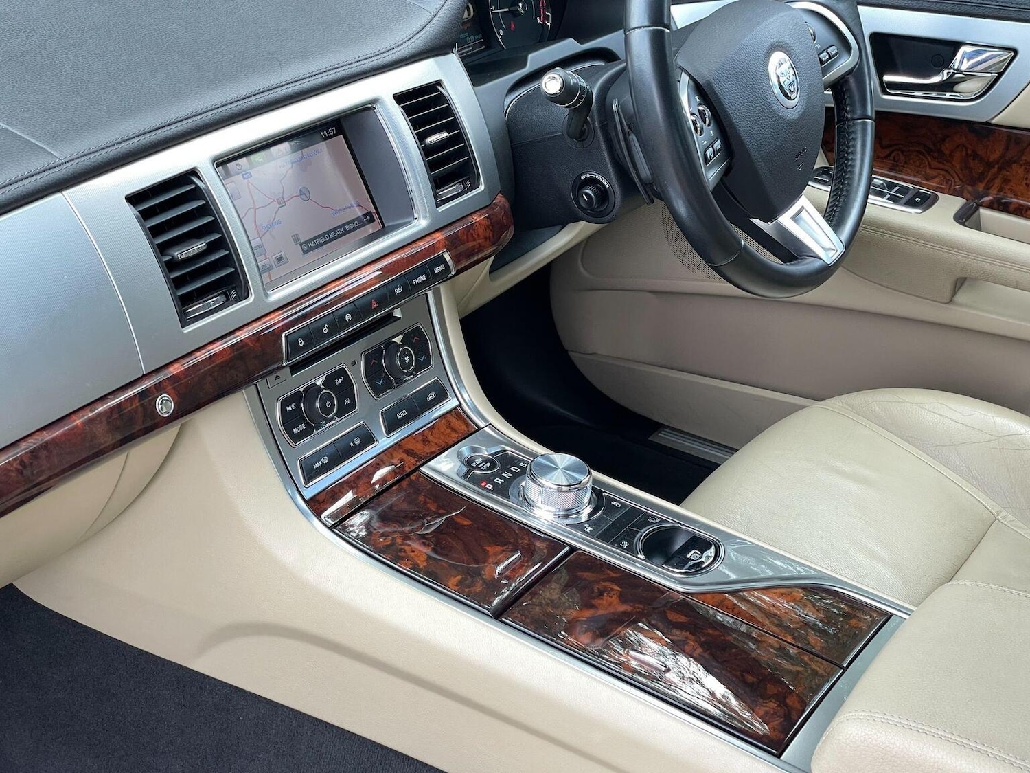 Used Jaguar XF 2013 for sale - 76716211: Photo 32