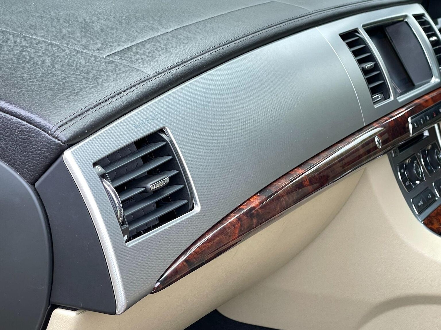 Used Jaguar XF 2013 for sale - 76716211: Photo 35