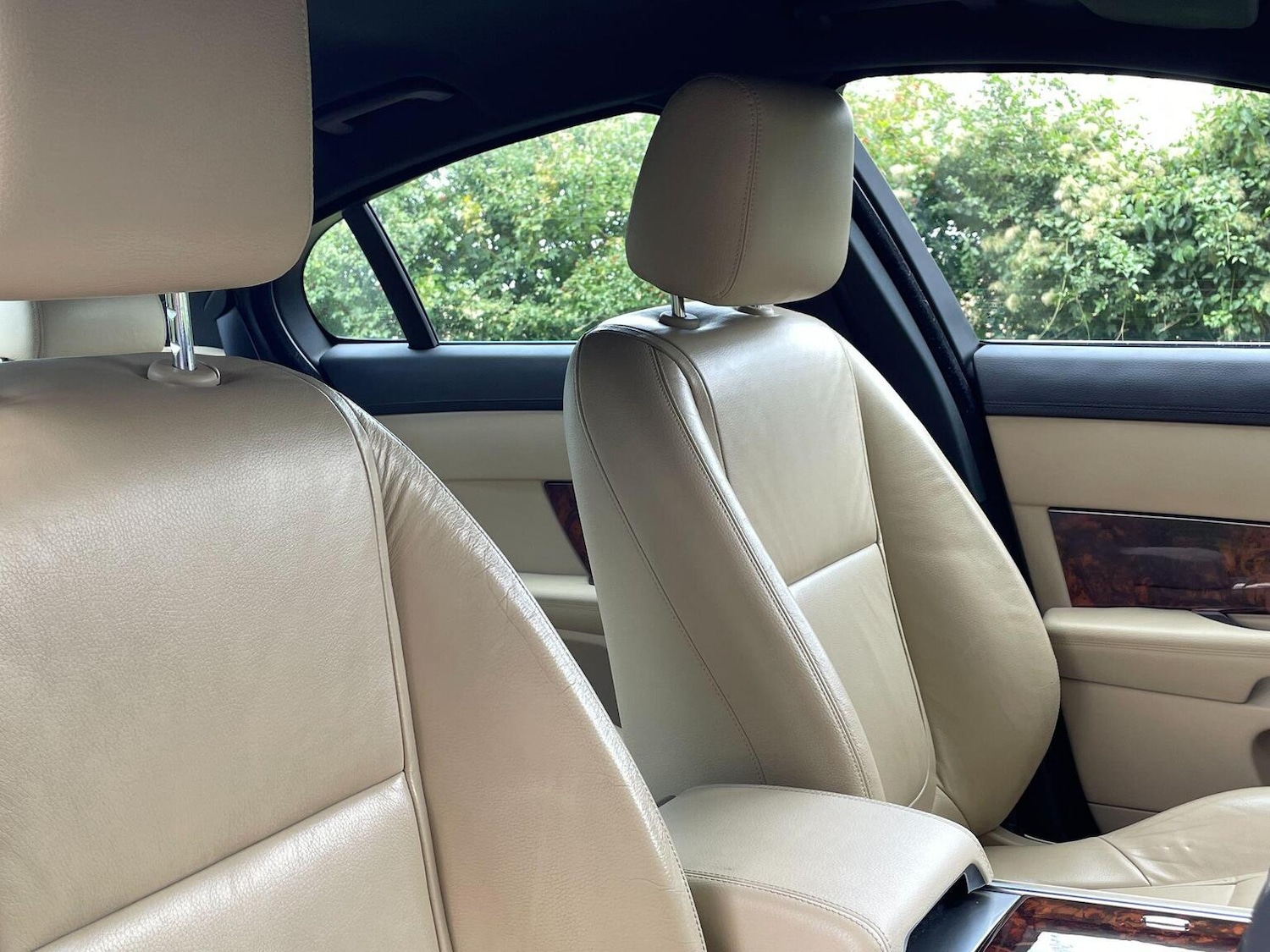 Used Jaguar XF 2013 for sale - 76716211: Photo 4