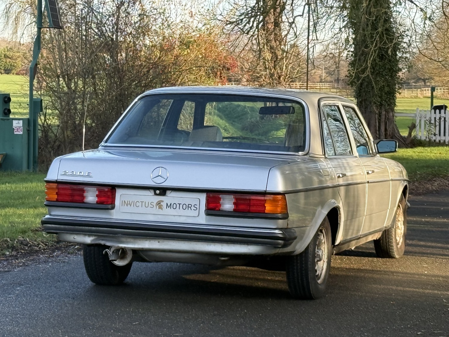 Used Mercedes-Benz 230 1985 for sale - 76762143: Photo 11