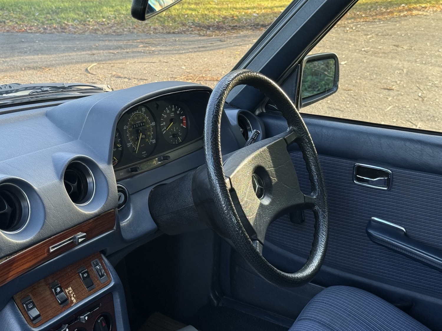 Used Mercedes-Benz 230 1985 for sale - 76762143: Photo 22