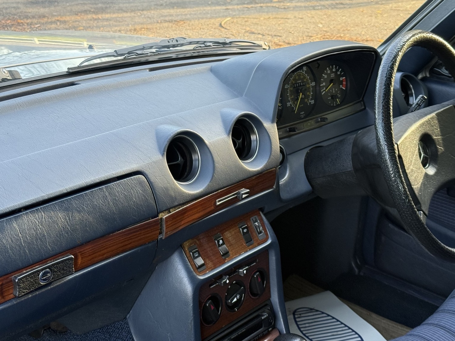 Used Mercedes-Benz 230 1985 for sale - 76762143: Photo 25