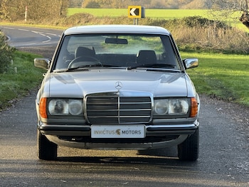Used Mercedes-Benz 230 1985 for sale - 76762143: Photo