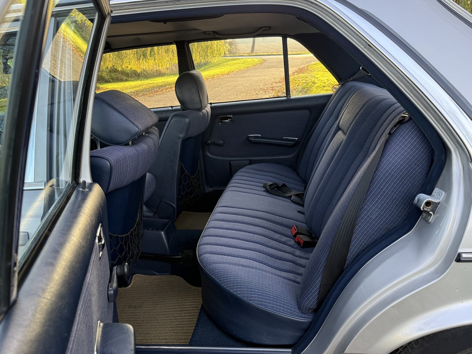 Used Mercedes-Benz 230 1985 for sale - 76762143: Photo 34