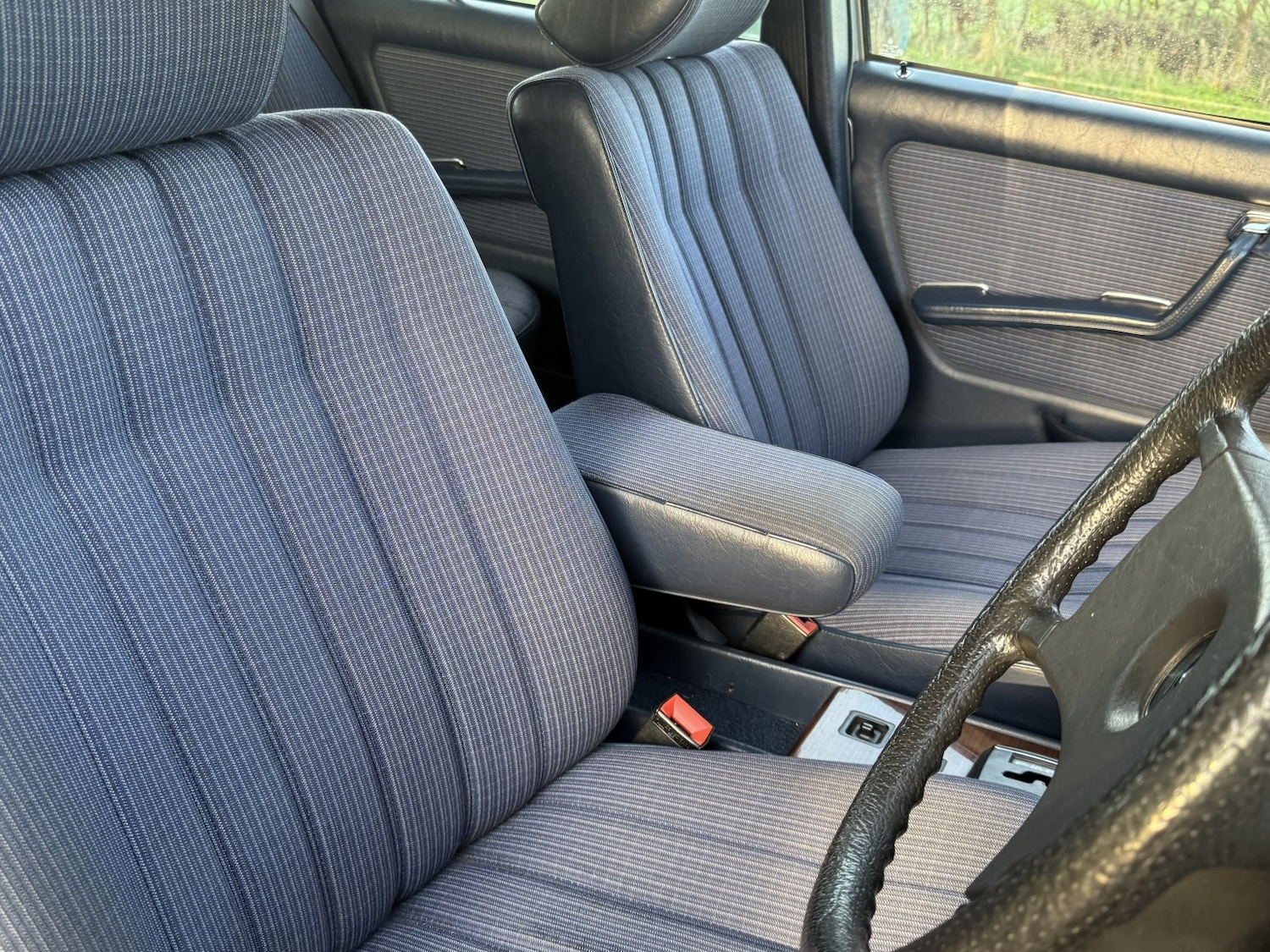 Used Mercedes-Benz 230 1985 for sale - 76762143: Photo 45