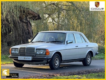 Used Mercedes-Benz 230 1985 for sale - 76821636: Photo