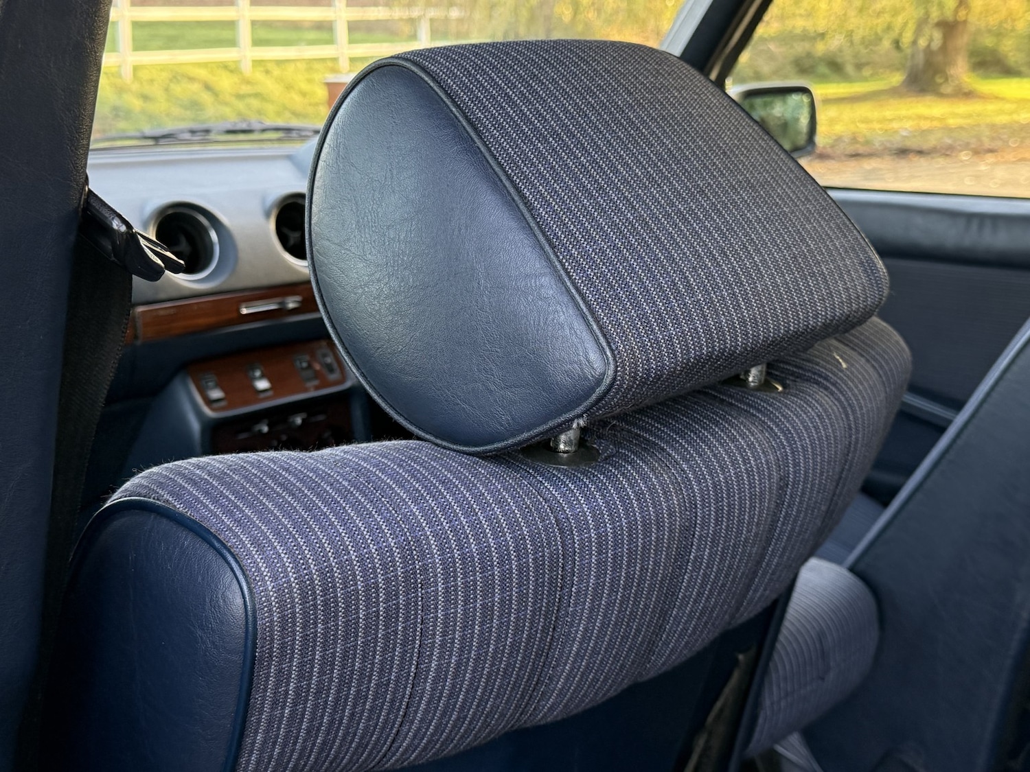 Used Mercedes-Benz 230 1985 for sale - 76821636: Photo 37