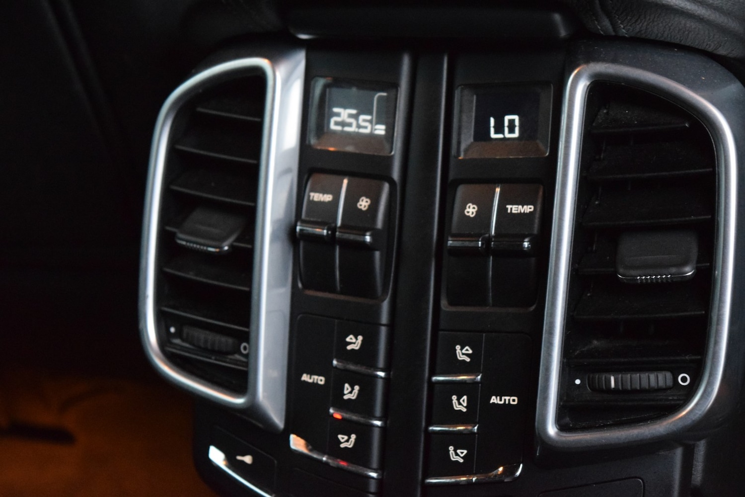 Used Porsche Cayenne 2011 for sale - 77289043: Photo 43