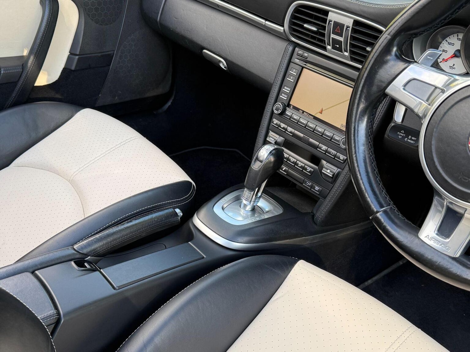 Used Porsche 911 2011 for sale - 76716196: Photo 38