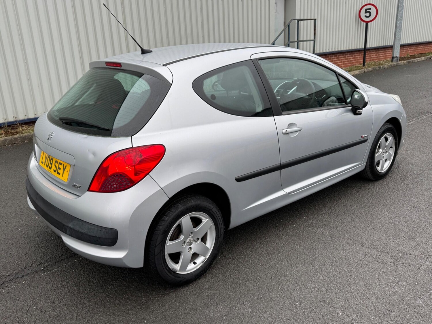 Used Peugeot 207 2009 for sale - 77454989: Photo 12