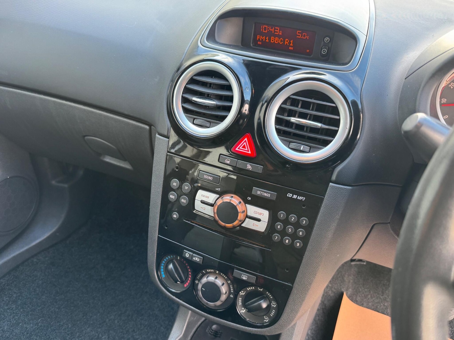 Used Vauxhall Corsa 2009 for sale - 77215329: Photo 19