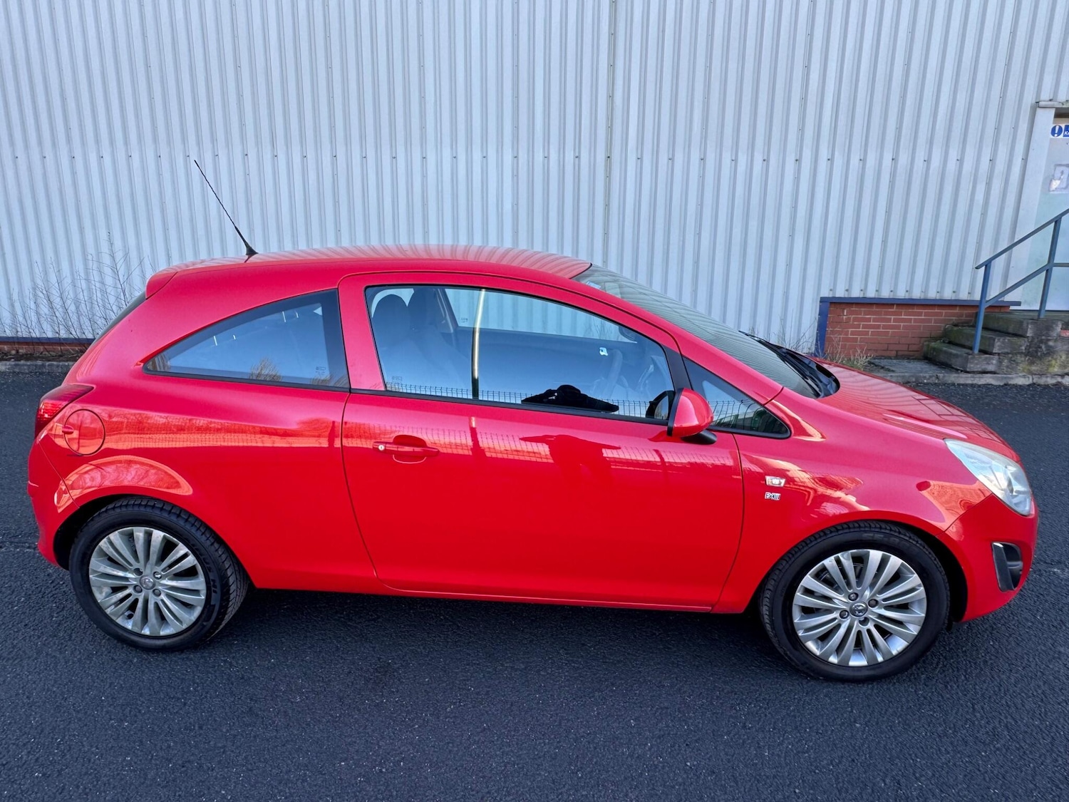 Used Vauxhall Corsa 2012 for sale - 77550485: Photo 3
