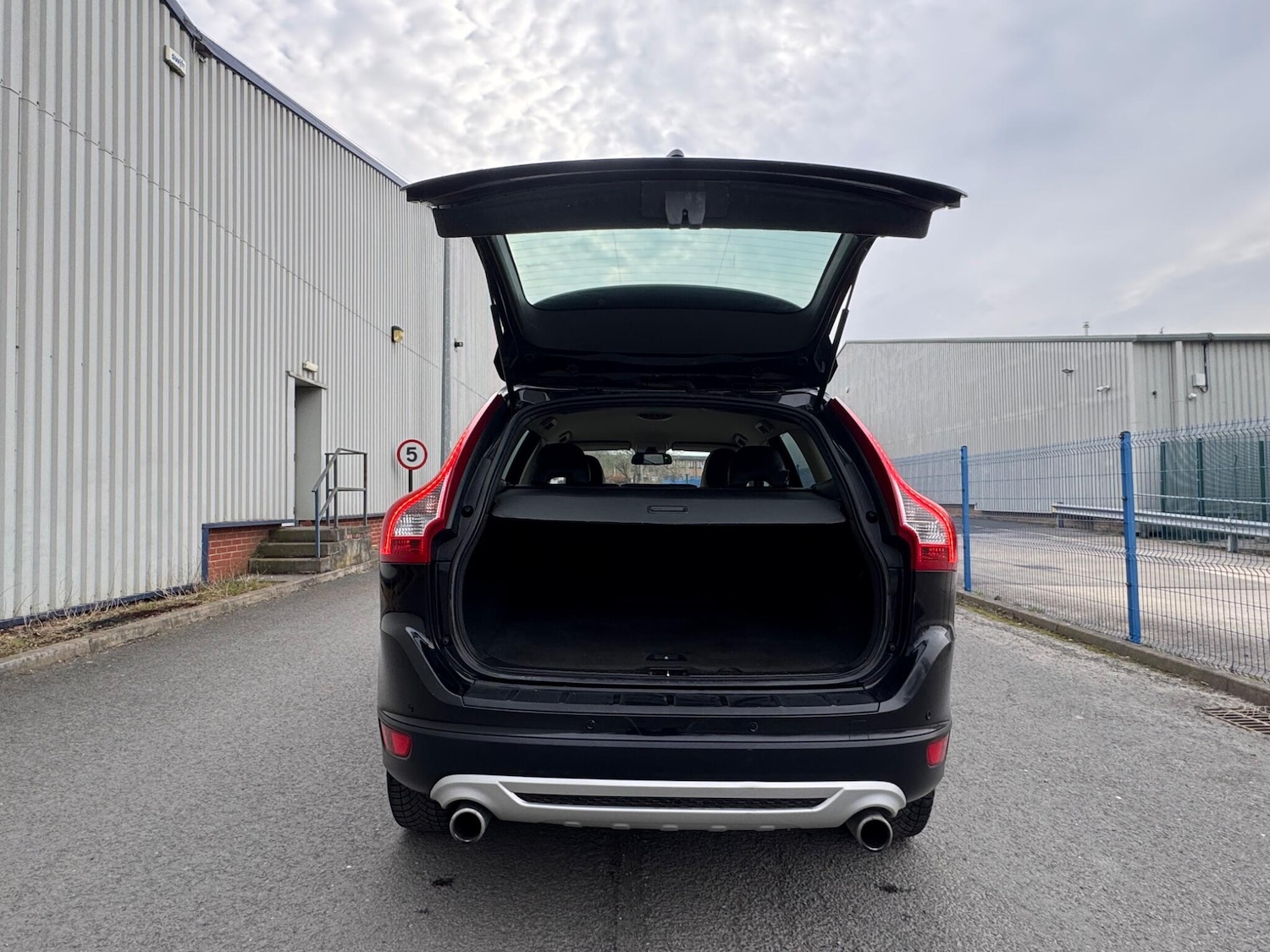 Used Volvo XC60 2010 for sale - 78170508: Photo 14