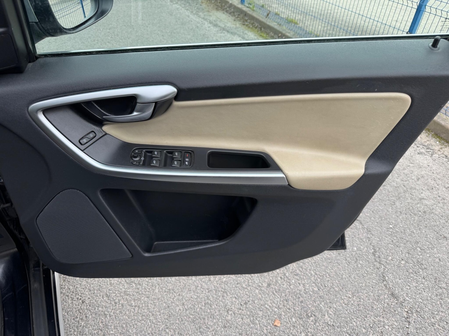 Used Volvo XC60 2010 for sale - 78170508: Photo 16