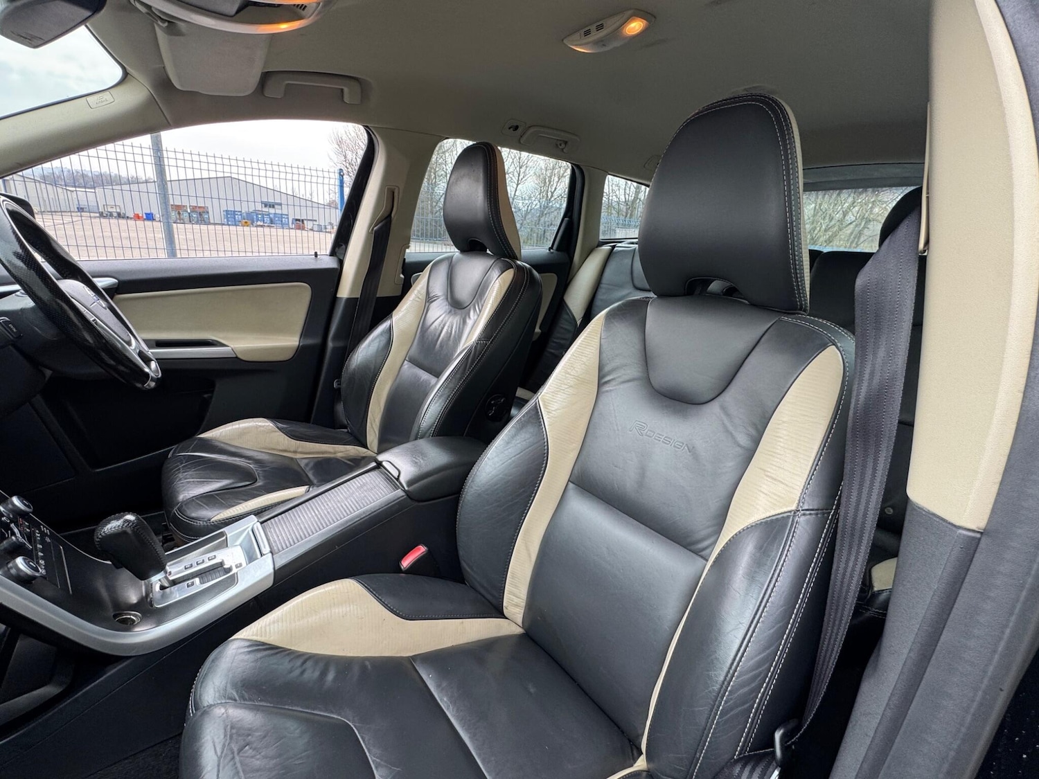 Used Volvo XC60 2010 for sale - 78170508: Photo 25