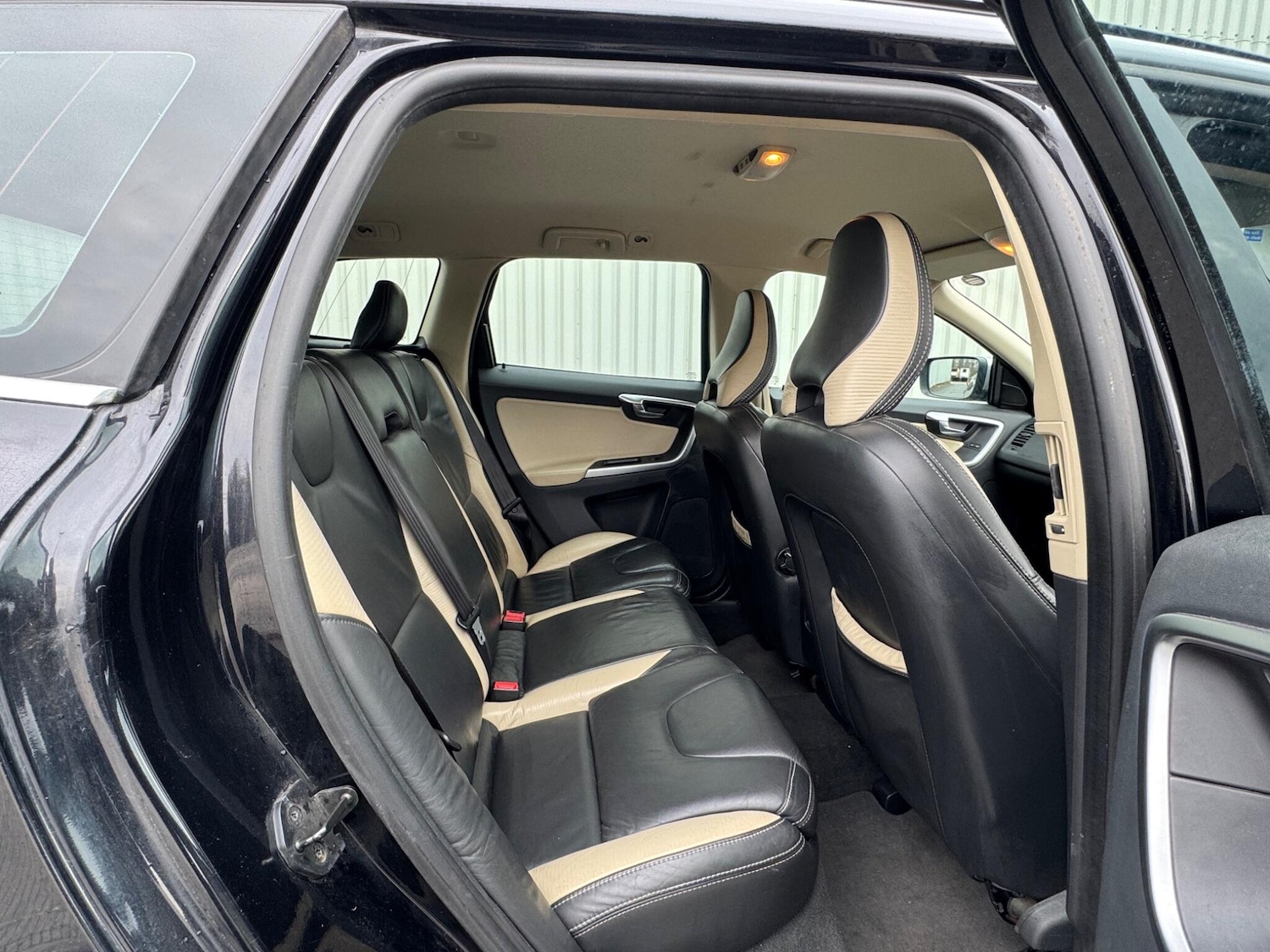 Used Volvo XC60 2010 for sale - 78170508: Photo 27