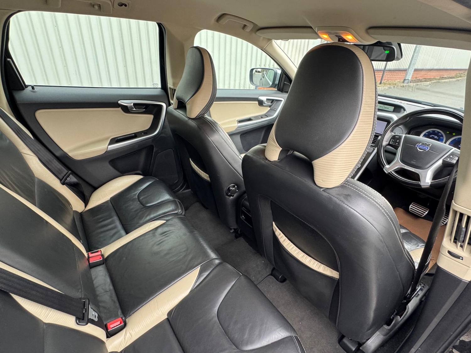 Used Volvo XC60 2010 for sale - 78170508: Photo 28