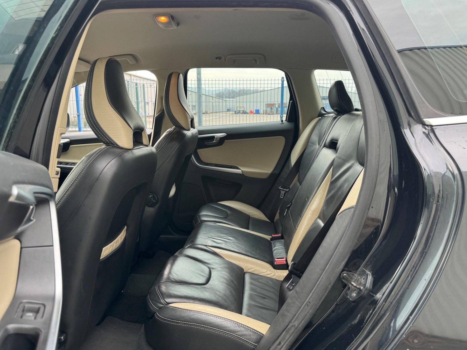 Used Volvo XC60 2010 for sale - 78170508: Photo 33