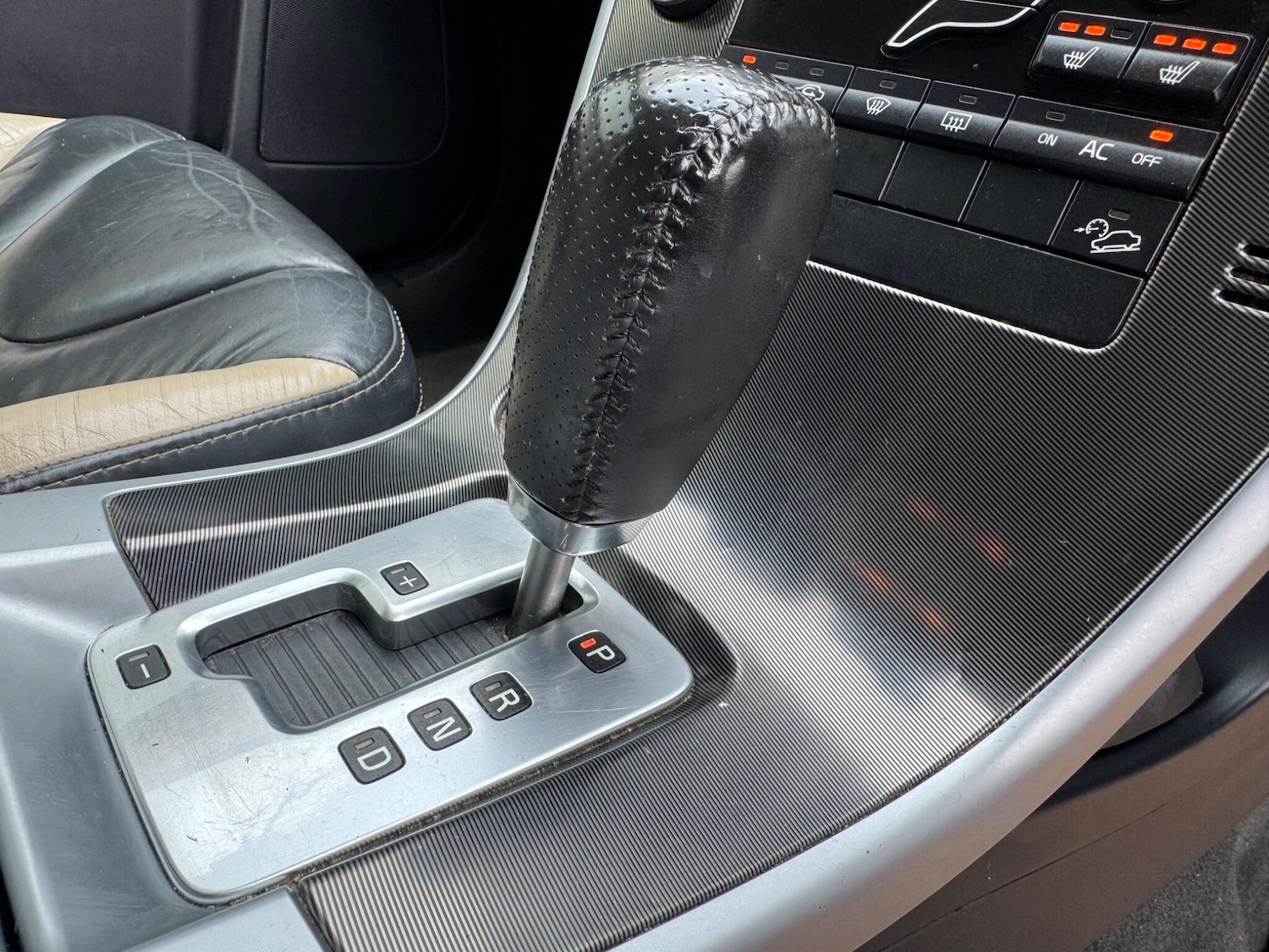 Used Volvo XC60 2010 for sale - 78170508: Photo 34