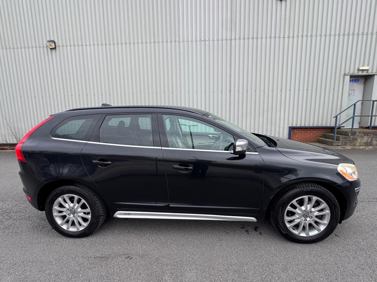 Used Volvo XC60 2010 for sale - 78170508: Photo 4