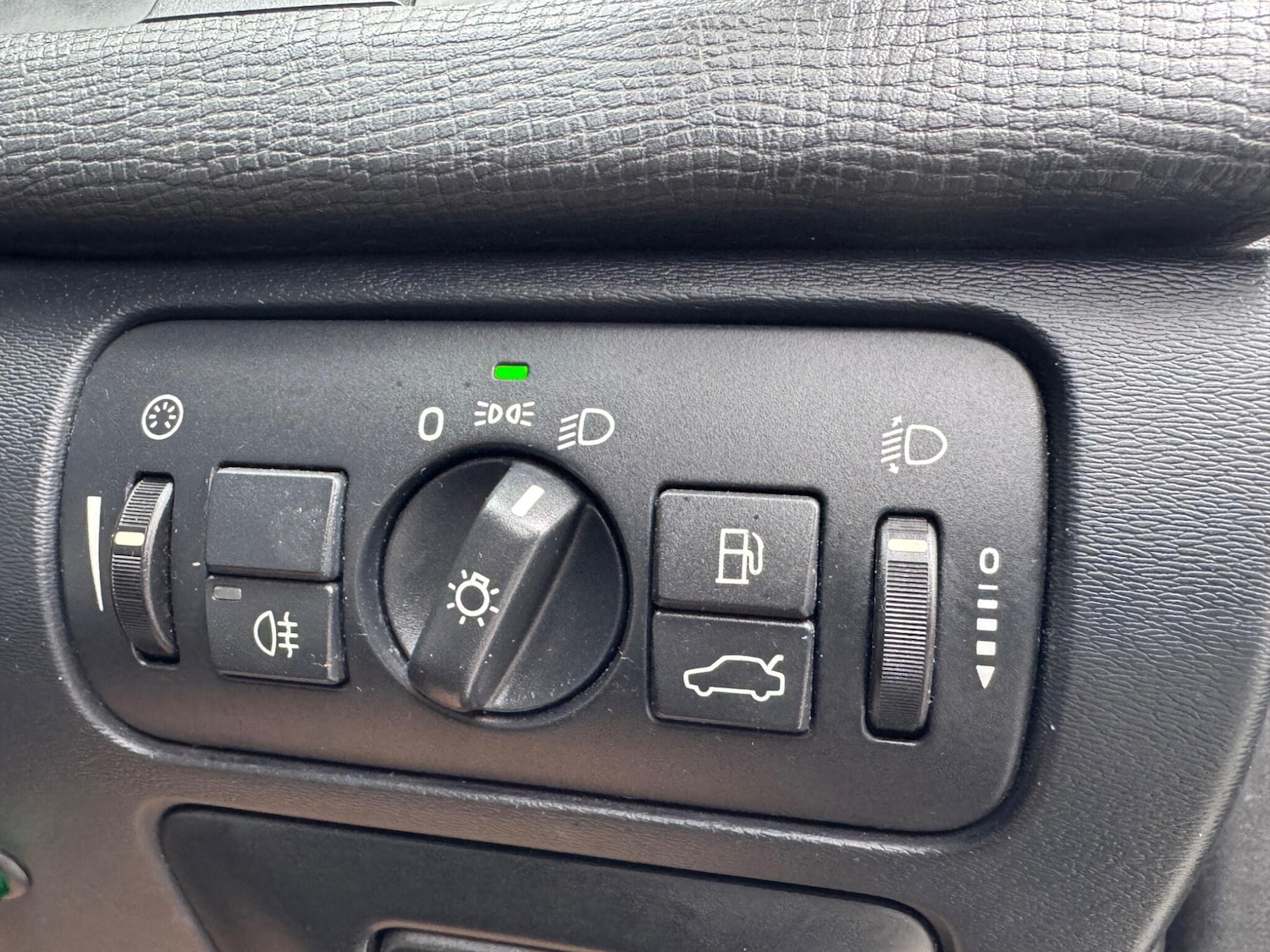 Used Volvo XC60 2010 for sale - 78170508: Photo 40