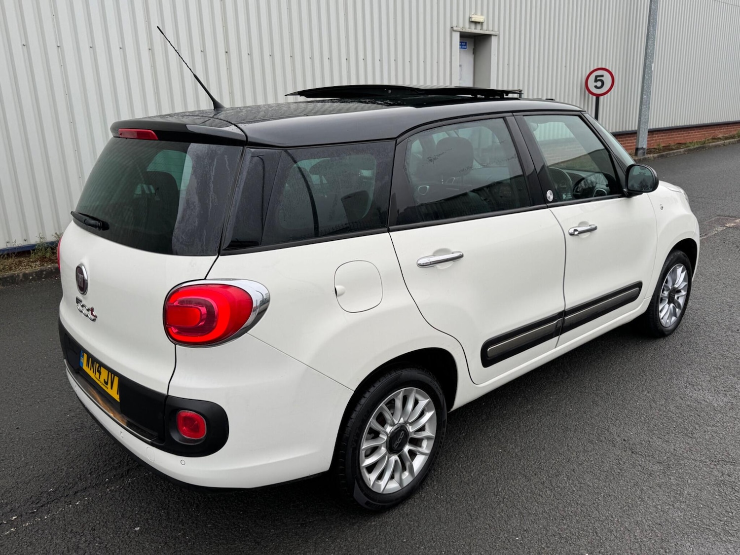 Used Fiat 500L 2014 for sale - 77320851: Photo 12