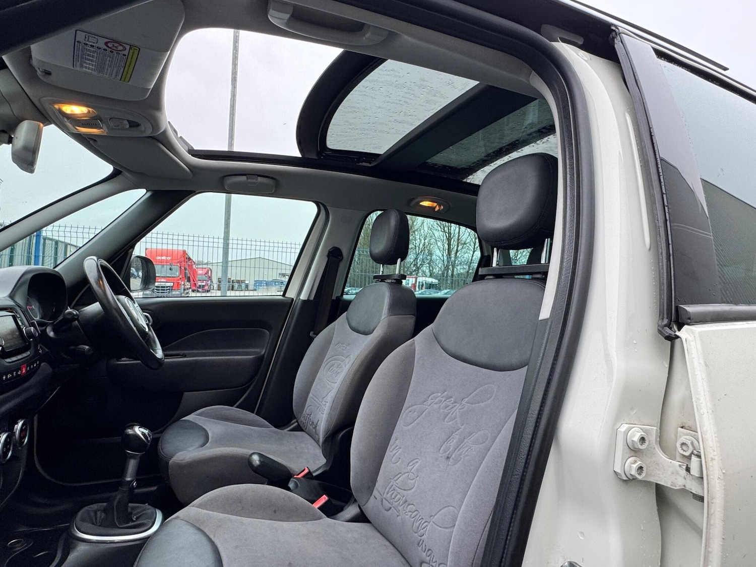 Used Fiat 500L 2014 for sale - 77320851: Photo 25