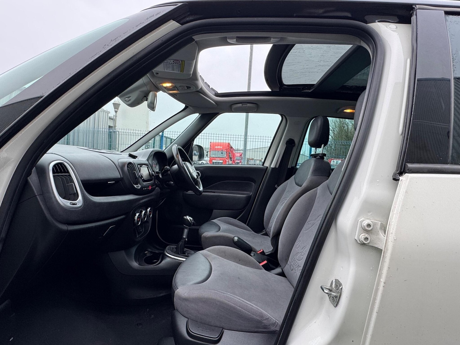 Used Fiat 500L 2014 for sale - 77320851: Photo 26