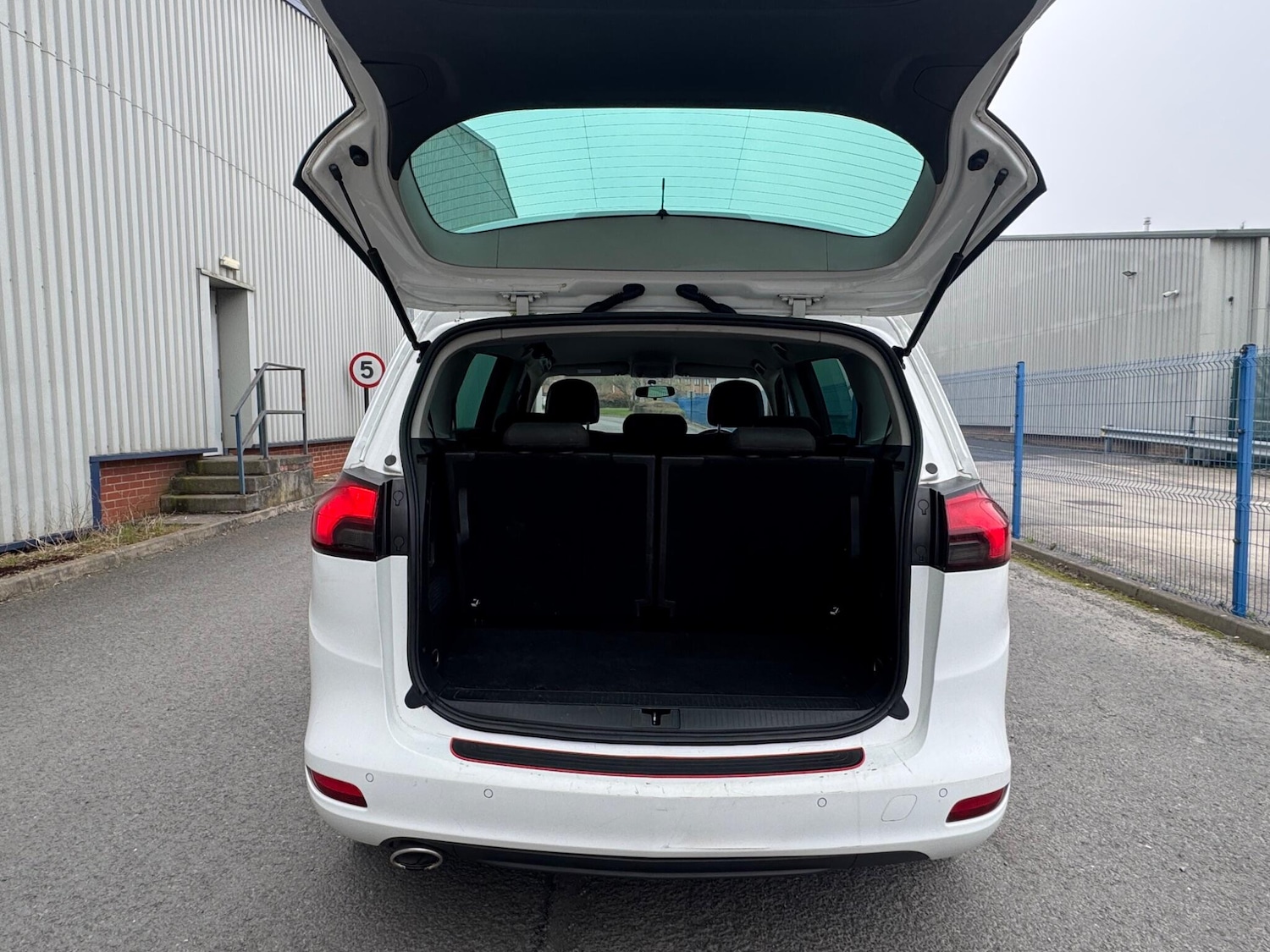 Used Vauxhall Zafira 2015 for sale - 77982616: Photo 14