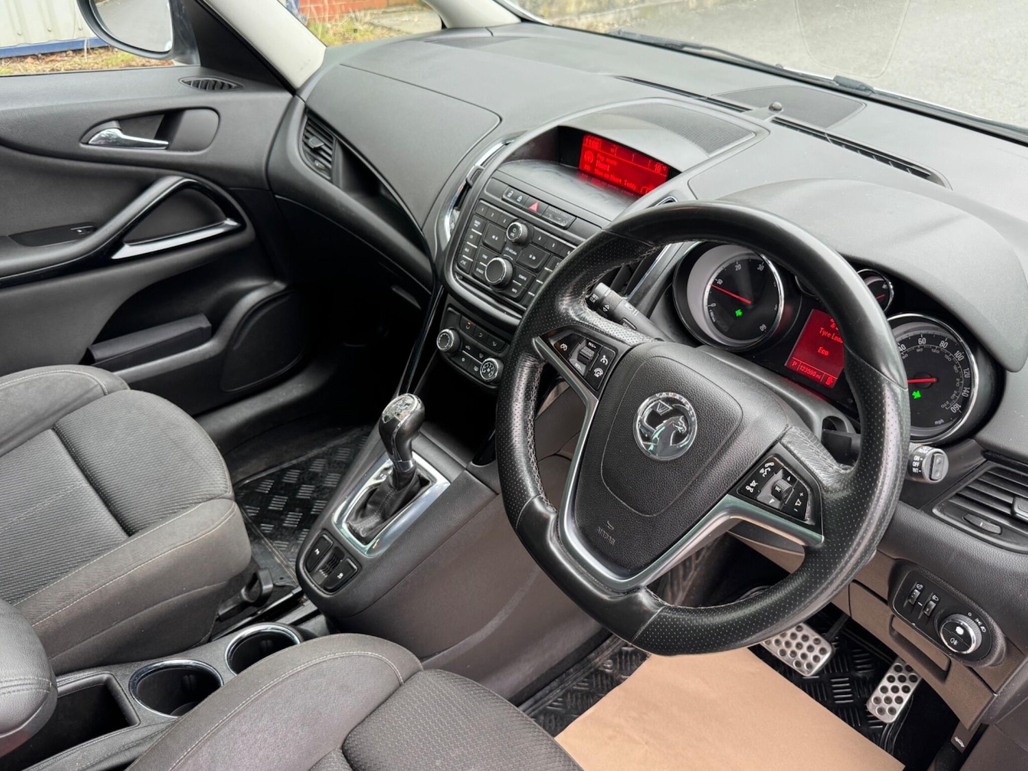 Used Vauxhall Zafira 2015 for sale - 77982616: Photo 16