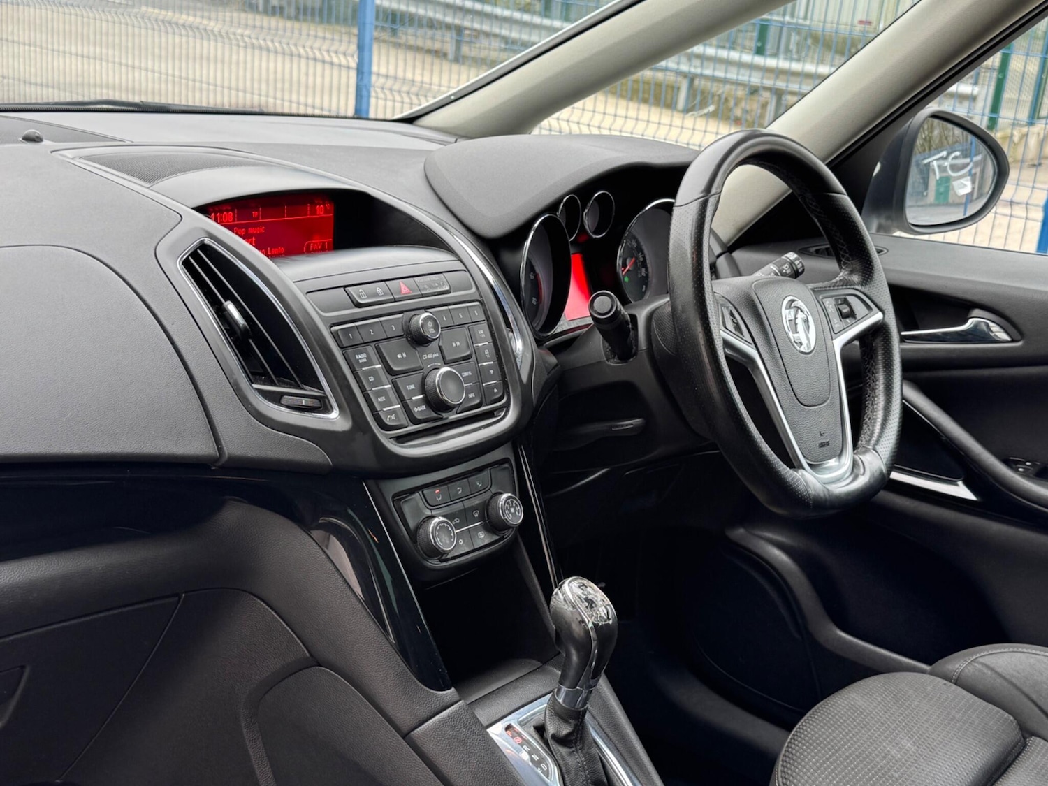 Used Vauxhall Zafira 2015 for sale - 77982616: Photo 19