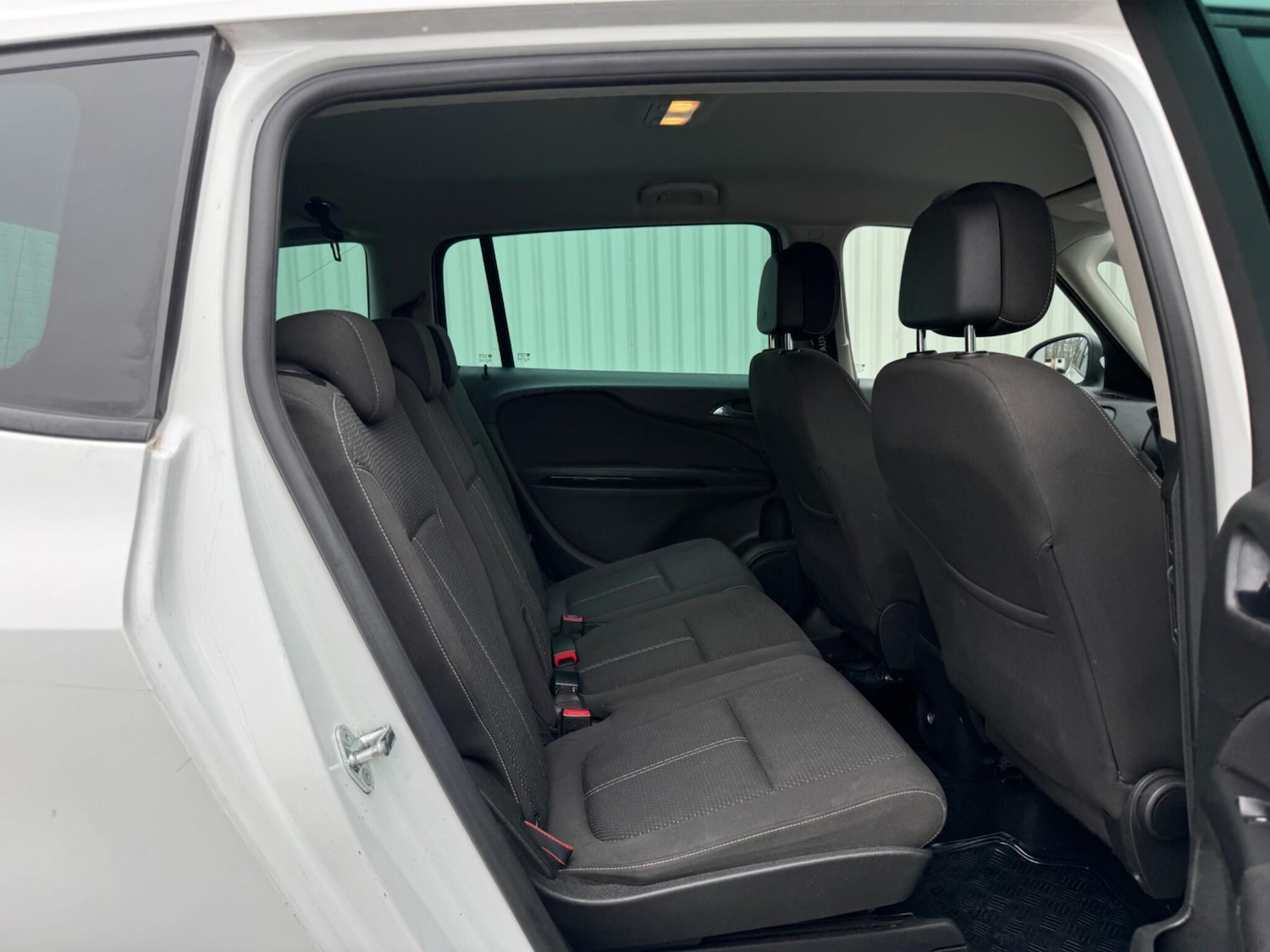 Used Vauxhall Zafira 2015 for sale - 77982616: Photo 24